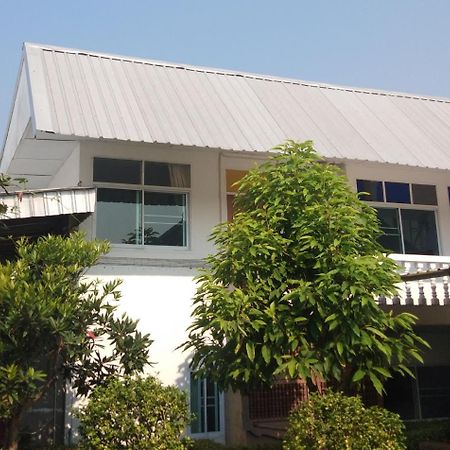 Zan Pla Nade Guesthouse Chiang Rai Exteriör bild